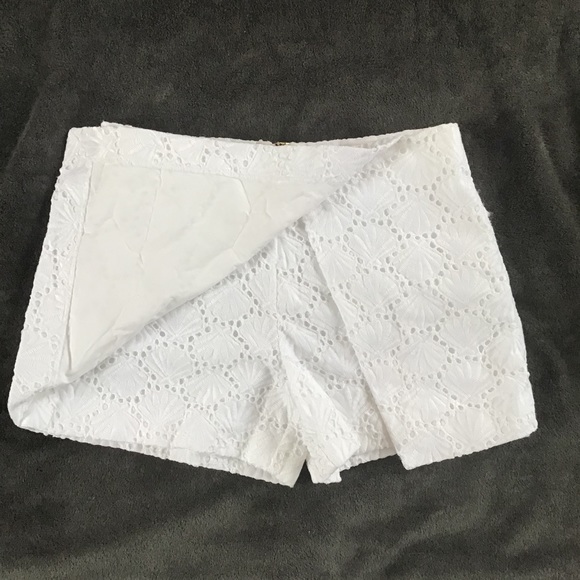 Lilly Pulitzer Marii Skort in Seashell Eyelet - Picture 3 of 10